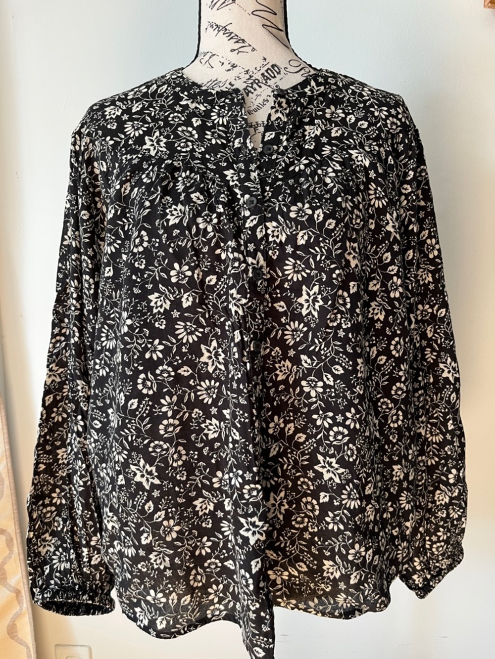 Witchy fairy whimsigoth Black and White Floral Long-Sleeve Blouse Women’s M